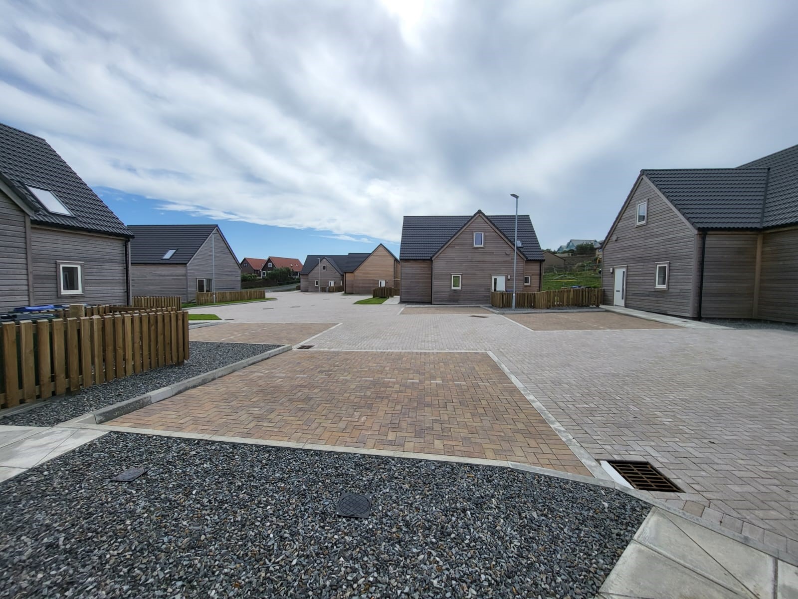 Keys are handed over to Hjaltland Housing Association for the Heathery