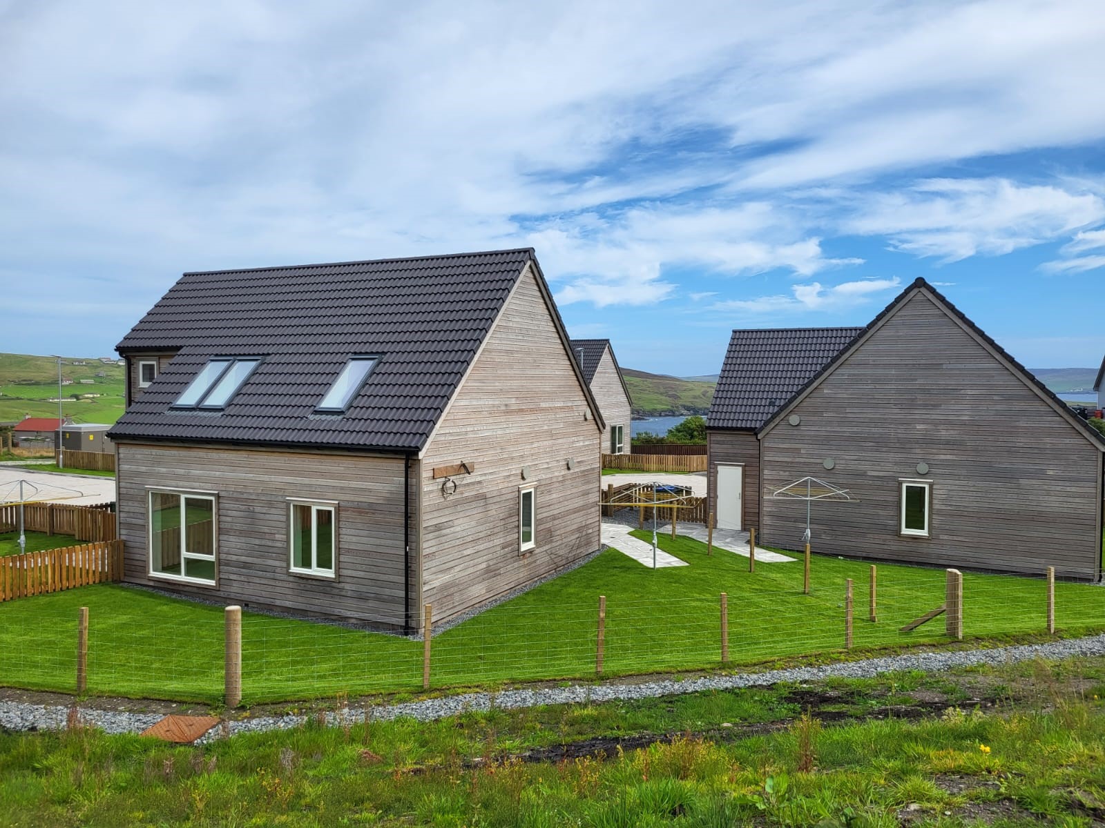 Keys are handed over to Hjaltland Housing Association for the Heathery